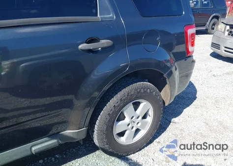 2009 Ford Escape Xlt from USA, damaged, VIN 1FMCU03759KD15030